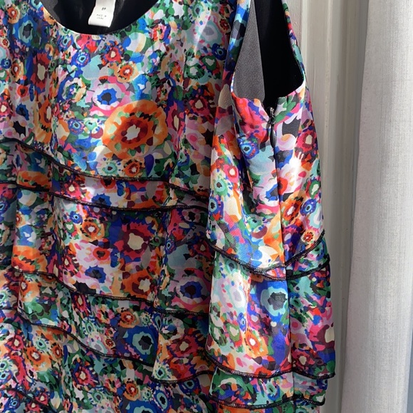 Kenneth Cole Tiered Ruffe Floral Mini Dress Size 8 - Picture 9 of 12